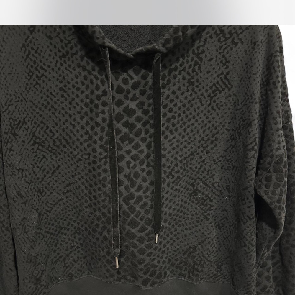 Rails Cropped Black Hoodie - Picture 4 of 6